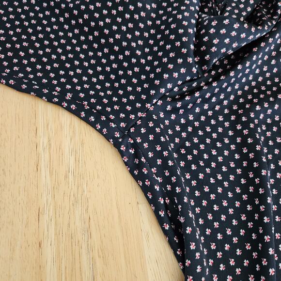 Abercrobie & Fitch Satin Jumpsuit Cami Cross Back Crop Black sz M EUC - Picture 9 of 11